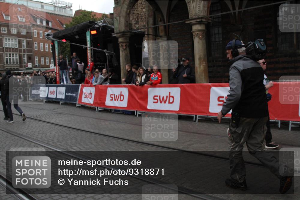 05.10.2025 - 20. swb-Marathon Bremen Yannick Fuchs http://msf.ph/oto/9318871 05.10.2025 11:29:36 Ziel 10401 meine-sportfotos.de