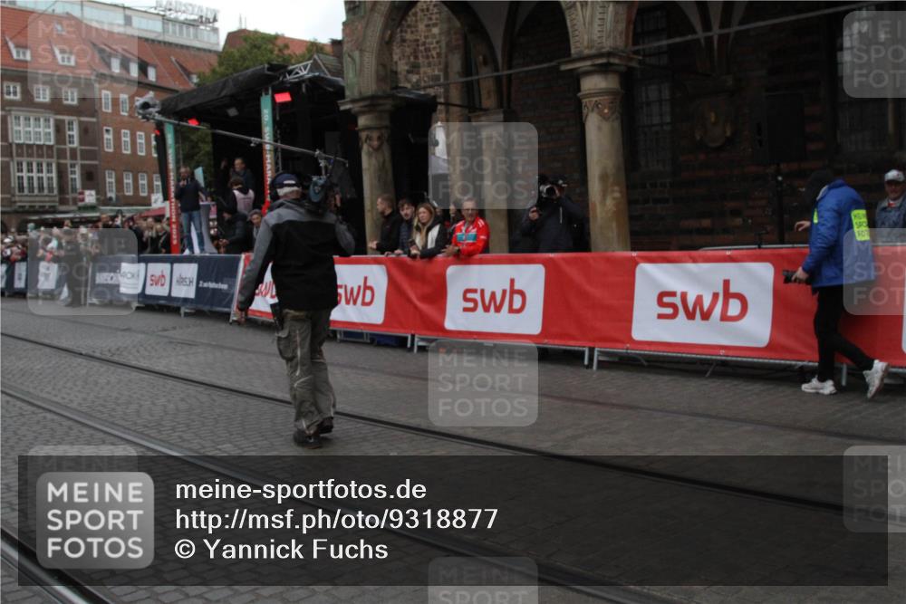 05.10.2025 - 20. swb-Marathon Bremen Yannick Fuchs http://msf.ph/oto/9318877 05.10.2025 11:29:38 Ziel  meine-sportfotos.de