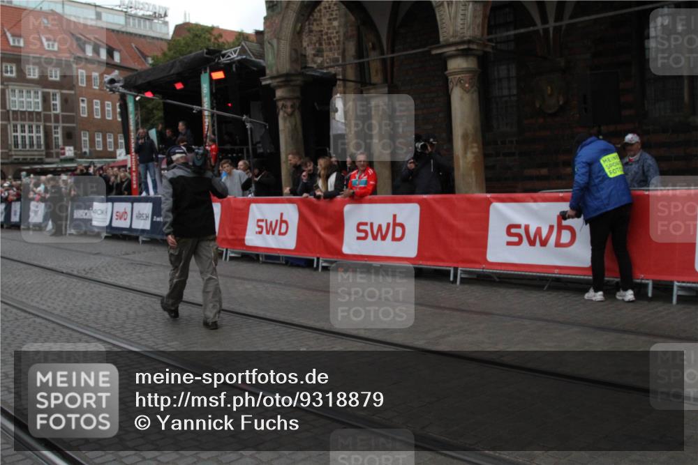 05.10.2025 - 20. swb-Marathon Bremen Yannick Fuchs http://msf.ph/oto/9318879 05.10.2025 11:29:39 Ziel  meine-sportfotos.de