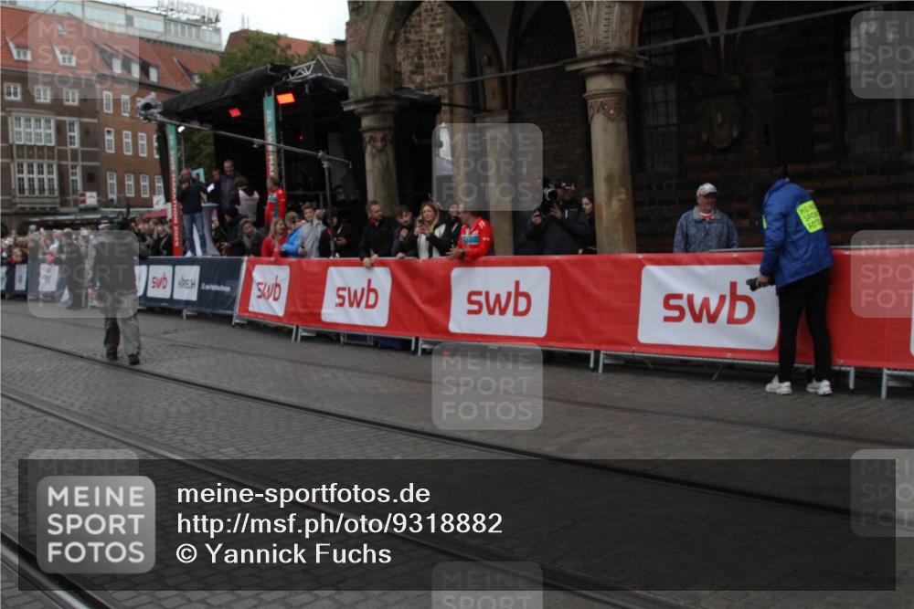 05.10.2025 - 20. swb-Marathon Bremen Yannick Fuchs http://msf.ph/oto/9318882 05.10.2025 11:29:42 Ziel  meine-sportfotos.de
