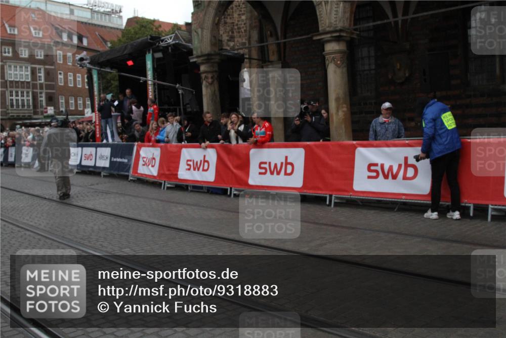 05.10.2025 - 20. swb-Marathon Bremen Yannick Fuchs http://msf.ph/oto/9318883 05.10.2025 11:29:42 Ziel  meine-sportfotos.de