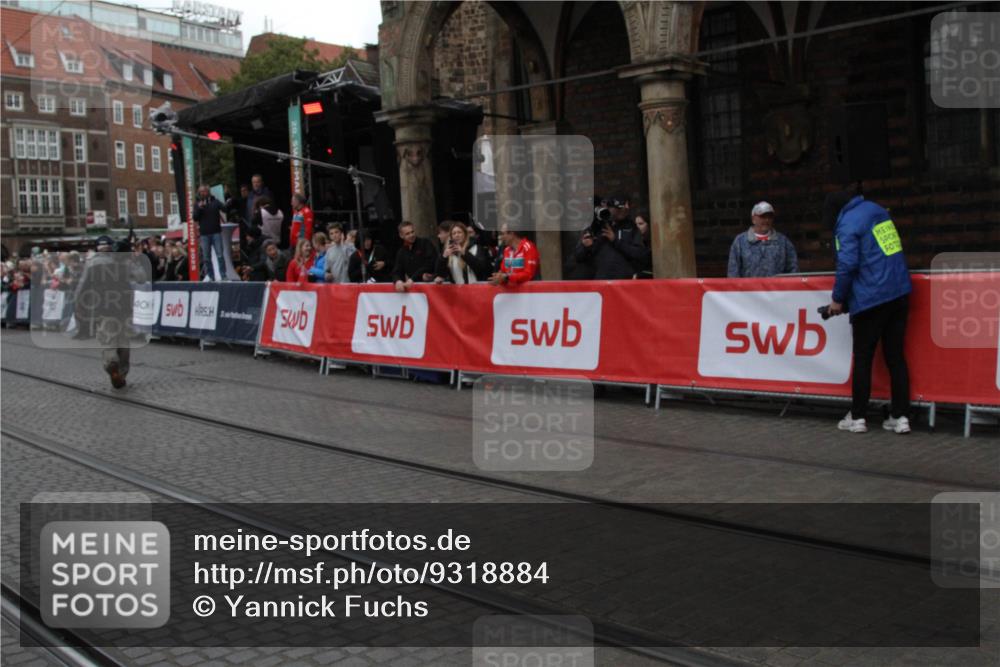 05.10.2025 - 20. swb-Marathon Bremen Yannick Fuchs http://msf.ph/oto/9318884 05.10.2025 11:29:43 Ziel  meine-sportfotos.de