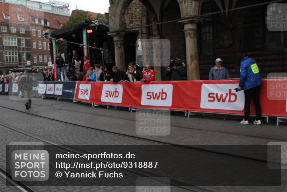 05.10.2025 - 20. swb-Marathon Bremen Yannick Fuchs http://msf.ph/oto/9318887 05.10.2025 11:29:44 Ziel  meine-sportfotos.de