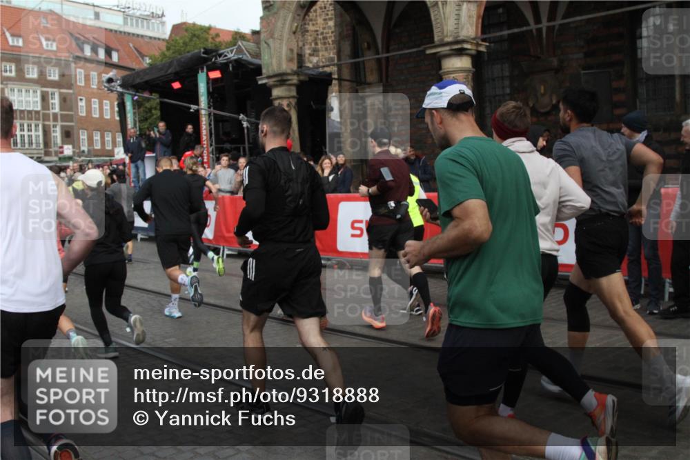 05.10.2025 - 20. swb-Marathon Bremen Yannick Fuchs http://msf.ph/oto/9318888 05.10.2025 11:32:28 Ziel  meine-sportfotos.de