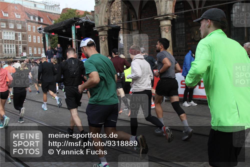 05.10.2025 - 20. swb-Marathon Bremen Yannick Fuchs http://msf.ph/oto/9318889 05.10.2025 11:32:28 Ziel  meine-sportfotos.de