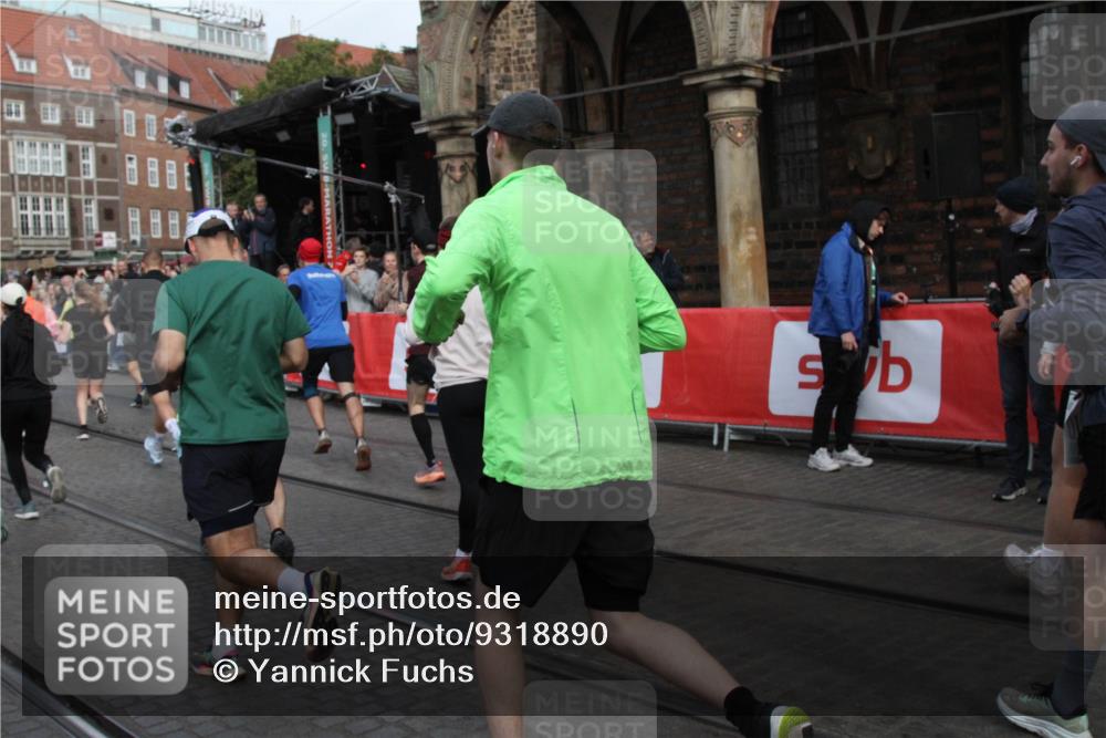 05.10.2025 - 20. swb-Marathon Bremen Yannick Fuchs http://msf.ph/oto/9318890 05.10.2025 11:32:28 Ziel  meine-sportfotos.de