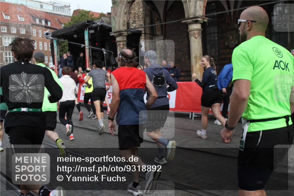 05.10.2025 - 20. swb-Marathon Bremen Yannick Fuchs http://msf.ph/oto/9318892 05.10.2025 11:32:29 Ziel  meine-sportfotos.de