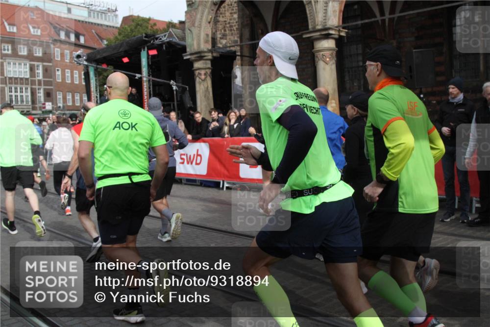 05.10.2025 - 20. swb-Marathon Bremen Yannick Fuchs http://msf.ph/oto/9318894 05.10.2025 11:32:30 Ziel  meine-sportfotos.de