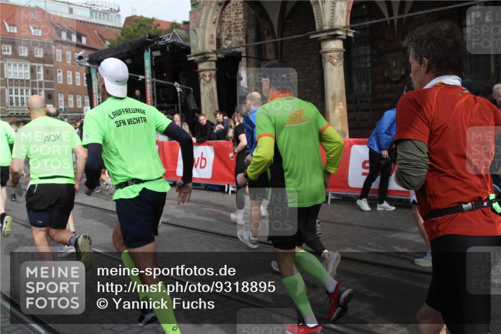 05.10.2025 - 20. swb-Marathon Bremen Yannick Fuchs http://msf.ph/oto/9318895 05.10.2025 11:32:30 Ziel  meine-sportfotos.de