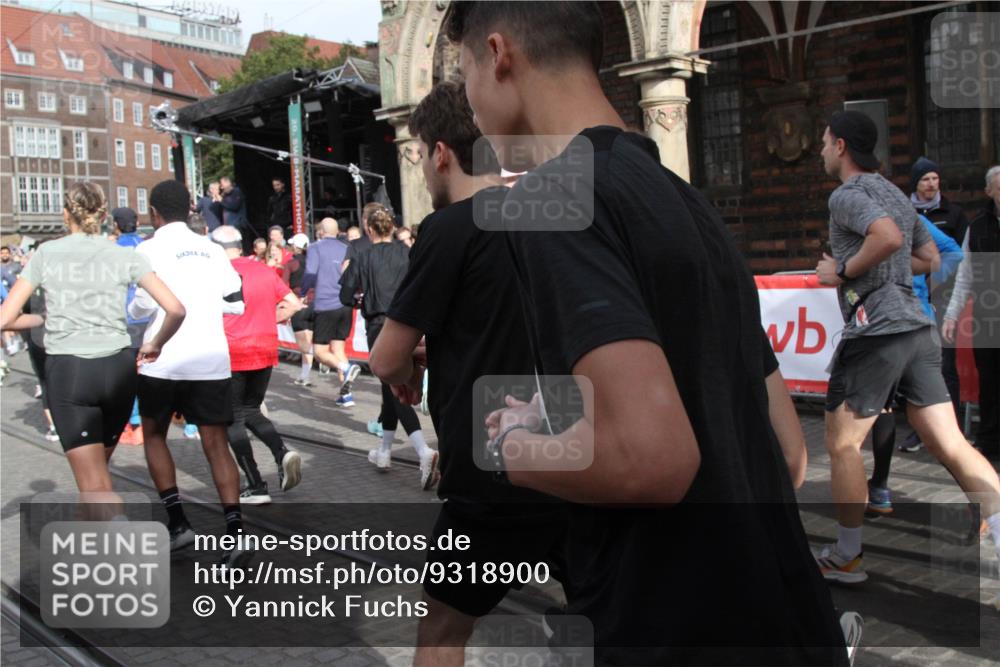 05.10.2025 - 20. swb-Marathon Bremen Yannick Fuchs http://msf.ph/oto/9318900 05.10.2025 11:32:33 Ziel  meine-sportfotos.de