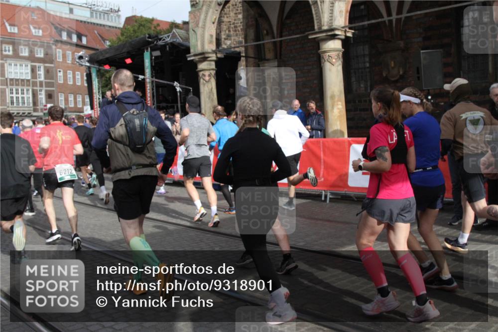05.10.2025 - 20. swb-Marathon Bremen Yannick Fuchs http://msf.ph/oto/9318901 05.10.2025 11:32:34 Ziel  meine-sportfotos.de