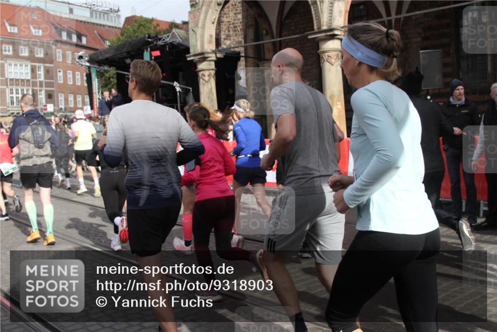 05.10.2025 - 20. swb-Marathon Bremen Yannick Fuchs http://msf.ph/oto/9318903 05.10.2025 11:32:35 Ziel  meine-sportfotos.de