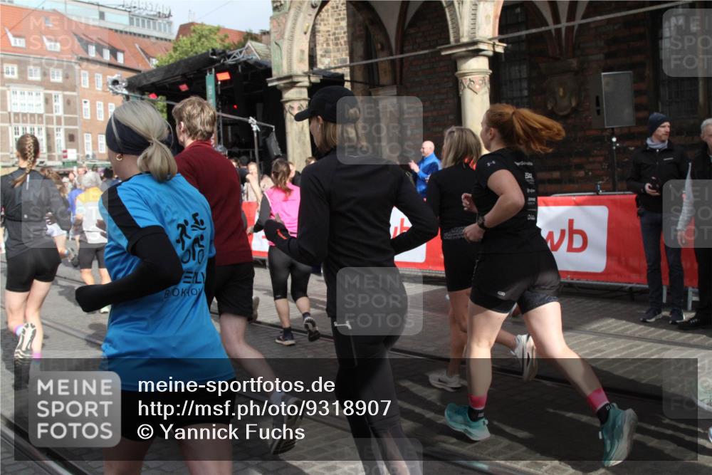 05.10.2025 - 20. swb-Marathon Bremen Yannick Fuchs http://msf.ph/oto/9318907 05.10.2025 11:32:38 Ziel  meine-sportfotos.de