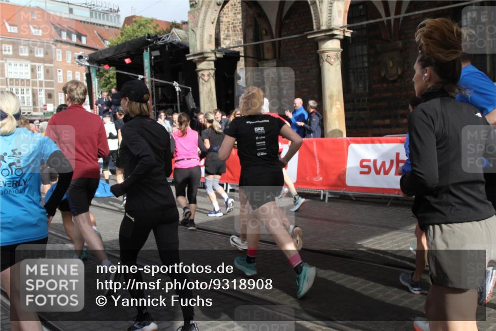 05.10.2025 - 20. swb-Marathon Bremen Yannick Fuchs http://msf.ph/oto/9318908 05.10.2025 11:32:38 Ziel  meine-sportfotos.de