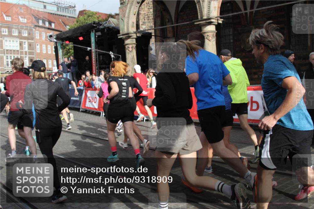 05.10.2025 - 20. swb-Marathon Bremen Yannick Fuchs http://msf.ph/oto/9318909 05.10.2025 11:32:39 Ziel  meine-sportfotos.de