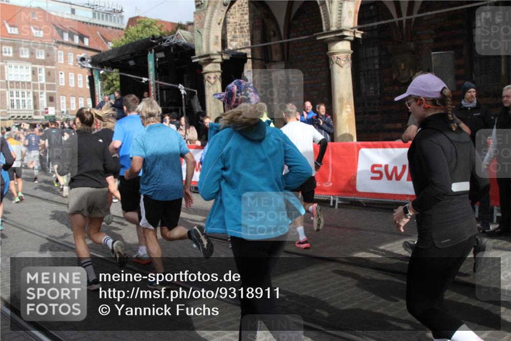 05.10.2025 - 20. swb-Marathon Bremen Yannick Fuchs http://msf.ph/oto/9318911 05.10.2025 11:32:40 Ziel  meine-sportfotos.de