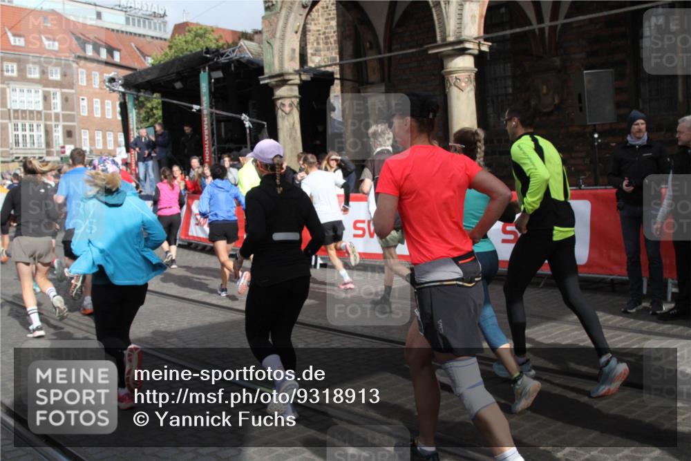 05.10.2025 - 20. swb-Marathon Bremen Yannick Fuchs http://msf.ph/oto/9318913 05.10.2025 11:32:40 Ziel  meine-sportfotos.de