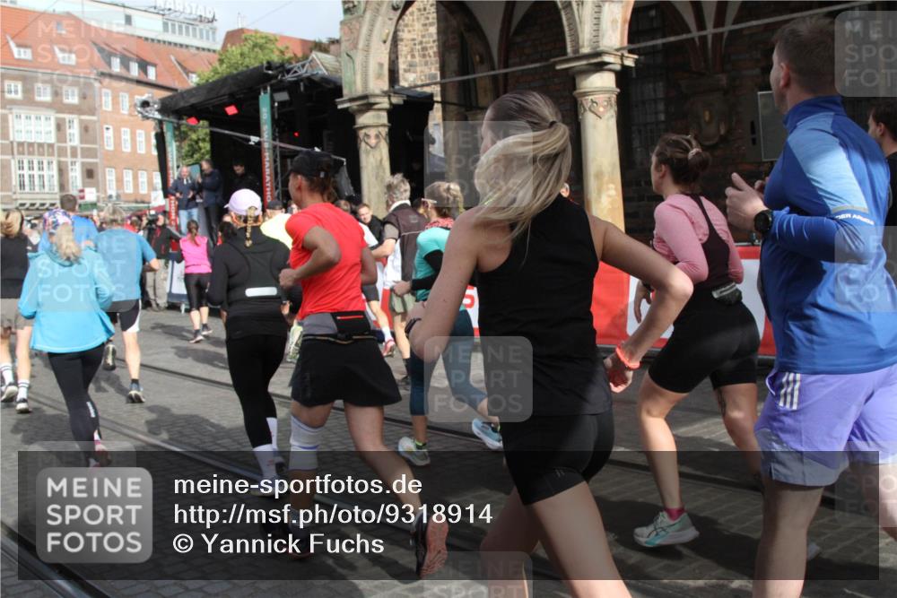 05.10.2025 - 20. swb-Marathon Bremen Yannick Fuchs http://msf.ph/oto/9318914 05.10.2025 11:32:41 Ziel  meine-sportfotos.de