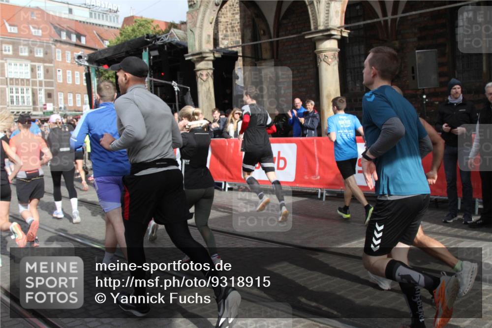 05.10.2025 - 20. swb-Marathon Bremen Yannick Fuchs http://msf.ph/oto/9318915 05.10.2025 11:32:42 Ziel  meine-sportfotos.de