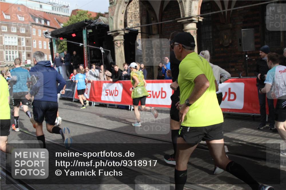 05.10.2025 - 20. swb-Marathon Bremen Yannick Fuchs http://msf.ph/oto/9318917 05.10.2025 11:32:44 Ziel  meine-sportfotos.de