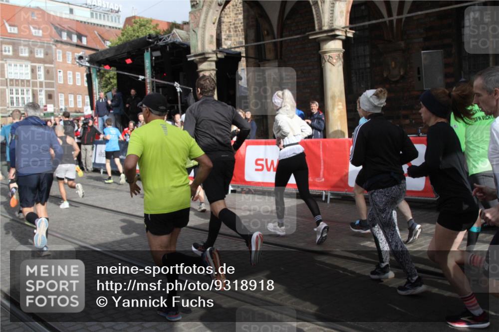 05.10.2025 - 20. swb-Marathon Bremen Yannick Fuchs http://msf.ph/oto/9318918 05.10.2025 11:32:44 Ziel  meine-sportfotos.de