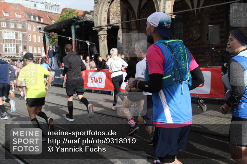 05.10.2025 - 20. swb-Marathon Bremen Yannick Fuchs http://msf.ph/oto/9318919 05.10.2025 11:32:44 Ziel  meine-sportfotos.de