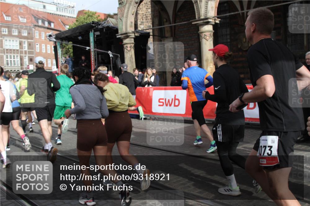05.10.2025 - 20. swb-Marathon Bremen Yannick Fuchs http://msf.ph/oto/9318921 05.10.2025 11:32:47 Ziel  meine-sportfotos.de