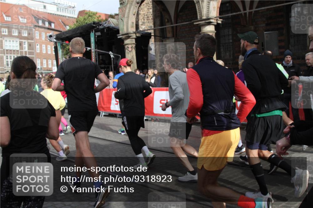 05.10.2025 - 20. swb-Marathon Bremen Yannick Fuchs http://msf.ph/oto/9318923 05.10.2025 11:32:48 Ziel  meine-sportfotos.de