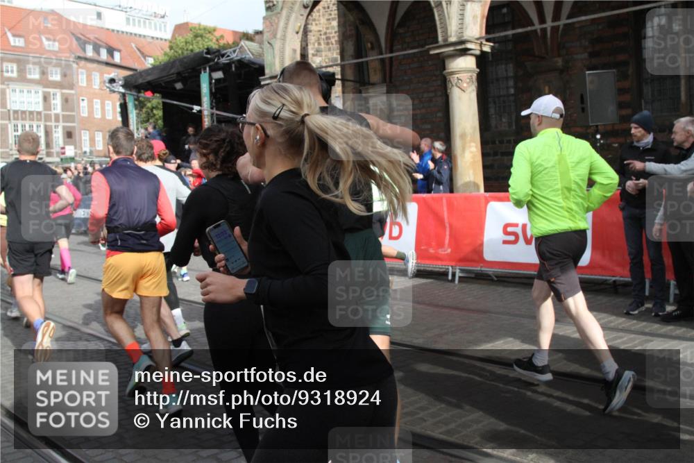 05.10.2025 - 20. swb-Marathon Bremen Yannick Fuchs http://msf.ph/oto/9318924 05.10.2025 11:32:49 Ziel  meine-sportfotos.de