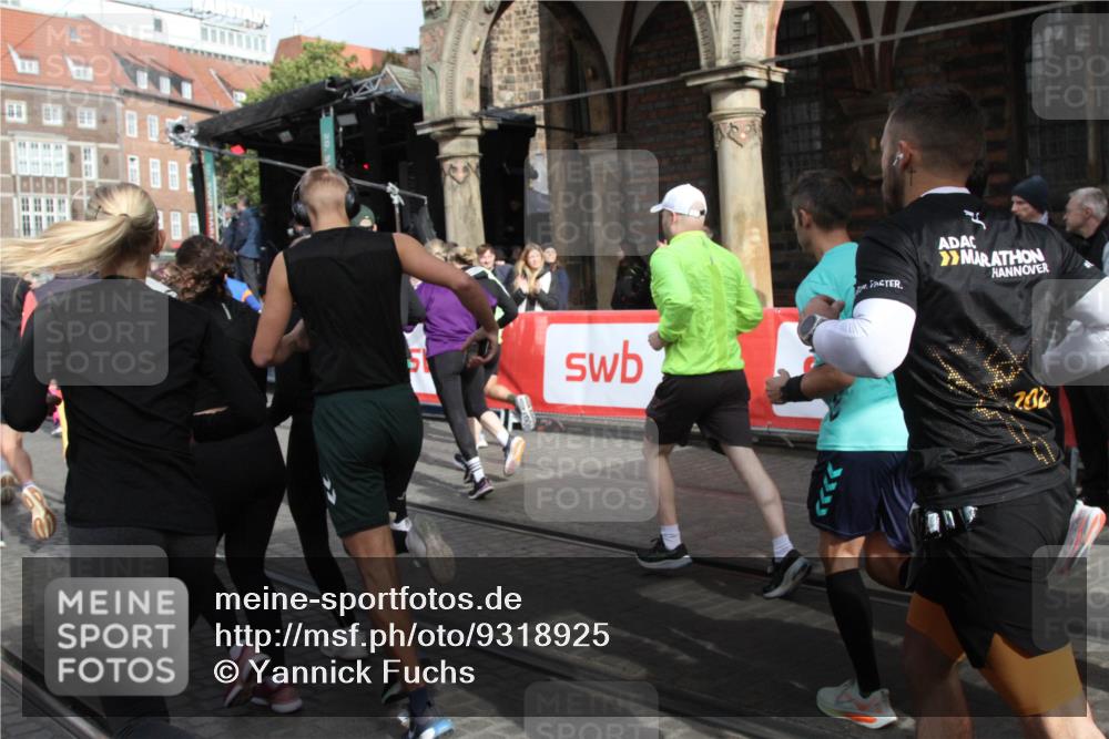 05.10.2025 - 20. swb-Marathon Bremen Yannick Fuchs http://msf.ph/oto/9318925 05.10.2025 11:32:49 Ziel  meine-sportfotos.de