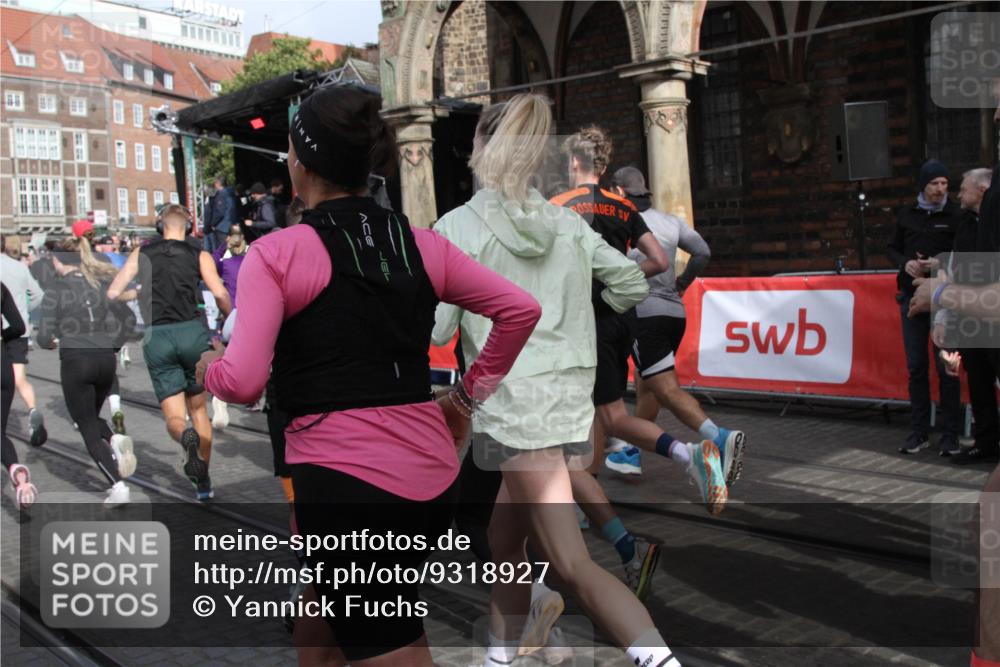 05.10.2025 - 20. swb-Marathon Bremen Yannick Fuchs http://msf.ph/oto/9318927 05.10.2025 11:32:50 Ziel  meine-sportfotos.de