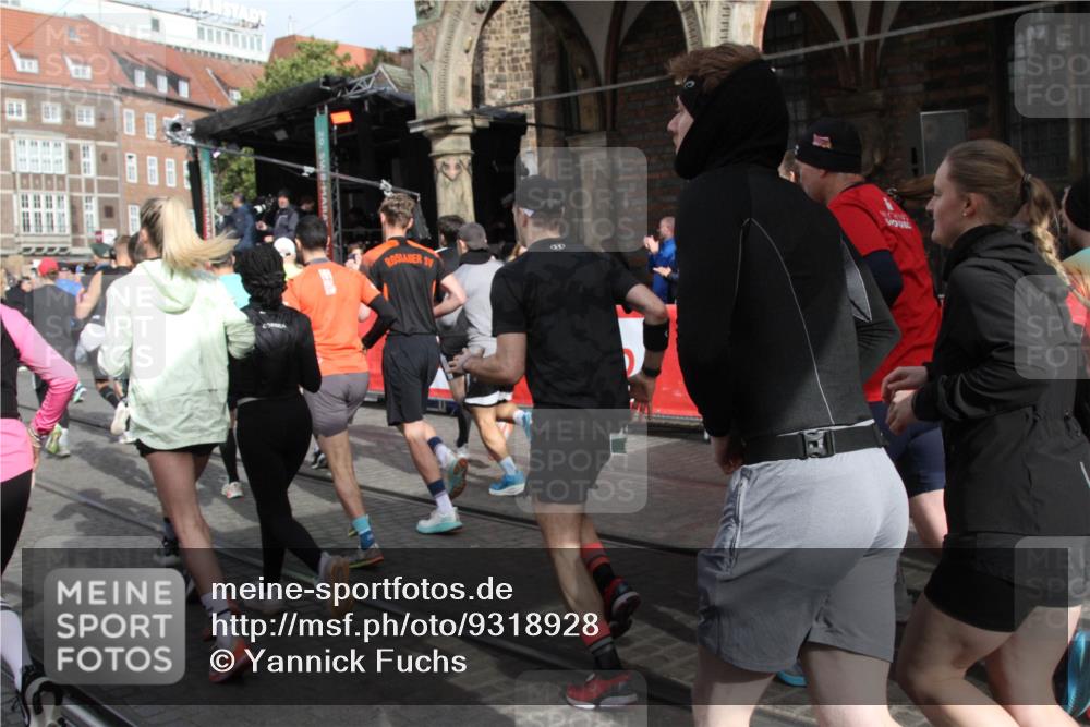 05.10.2025 - 20. swb-Marathon Bremen Yannick Fuchs http://msf.ph/oto/9318928 05.10.2025 11:32:50 Ziel  meine-sportfotos.de