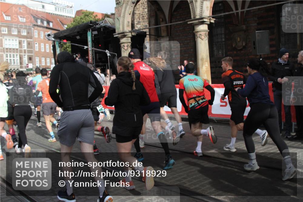 05.10.2025 - 20. swb-Marathon Bremen Yannick Fuchs http://msf.ph/oto/9318929 05.10.2025 11:32:51 Ziel  meine-sportfotos.de