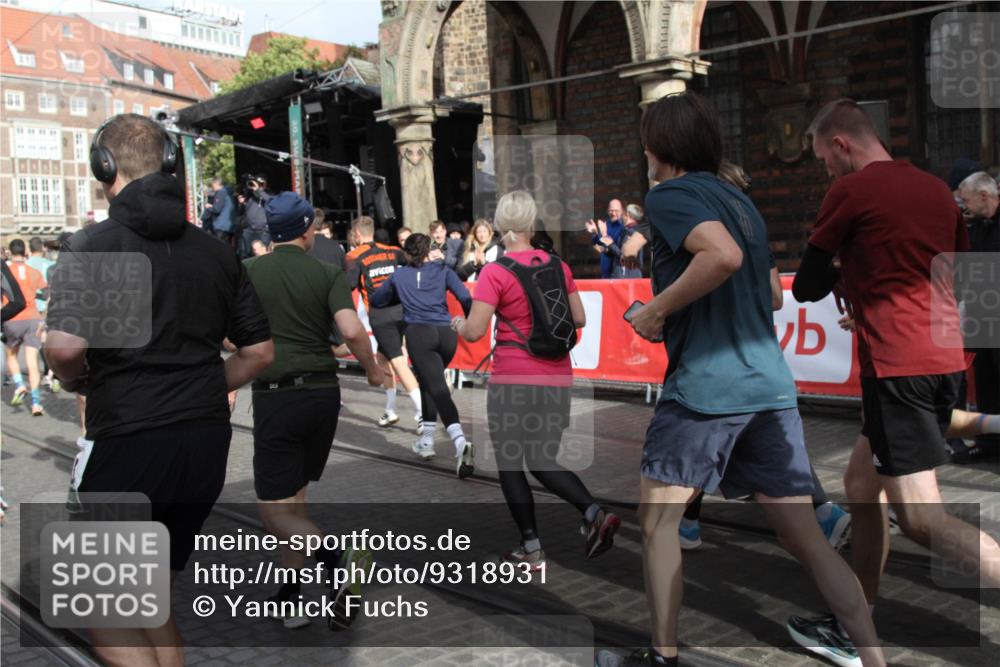 05.10.2025 - 20. swb-Marathon Bremen Yannick Fuchs http://msf.ph/oto/9318931 05.10.2025 11:32:52 Ziel  meine-sportfotos.de