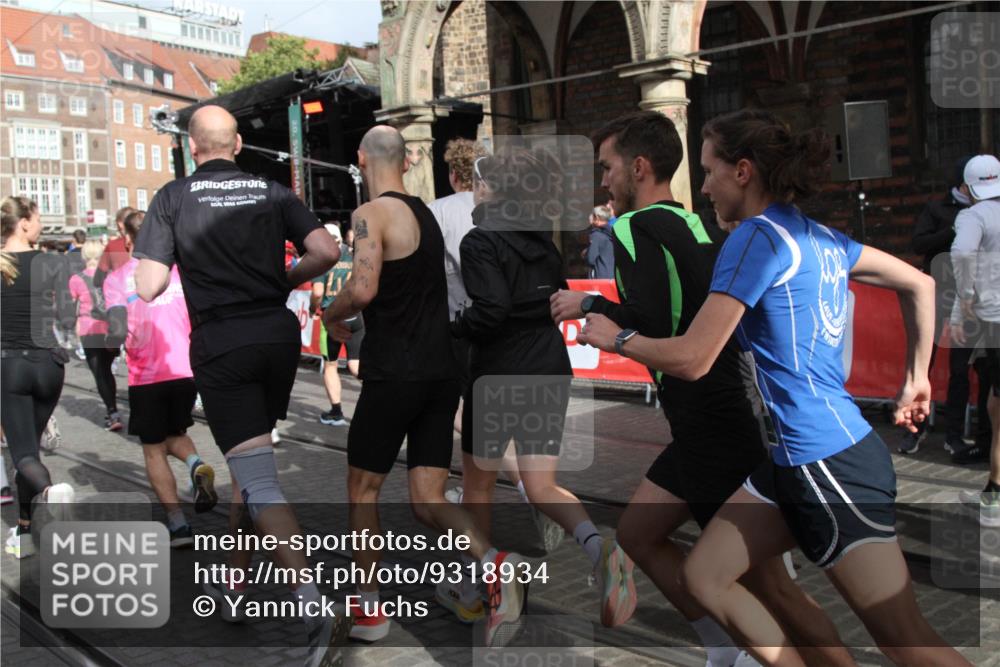 05.10.2025 - 20. swb-Marathon Bremen Yannick Fuchs http://msf.ph/oto/9318934 05.10.2025 11:32:54 Ziel  meine-sportfotos.de