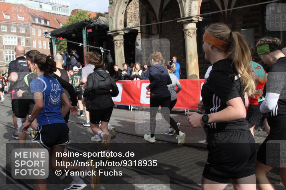 05.10.2025 - 20. swb-Marathon Bremen Yannick Fuchs http://msf.ph/oto/9318935 05.10.2025 11:32:55 Ziel  meine-sportfotos.de