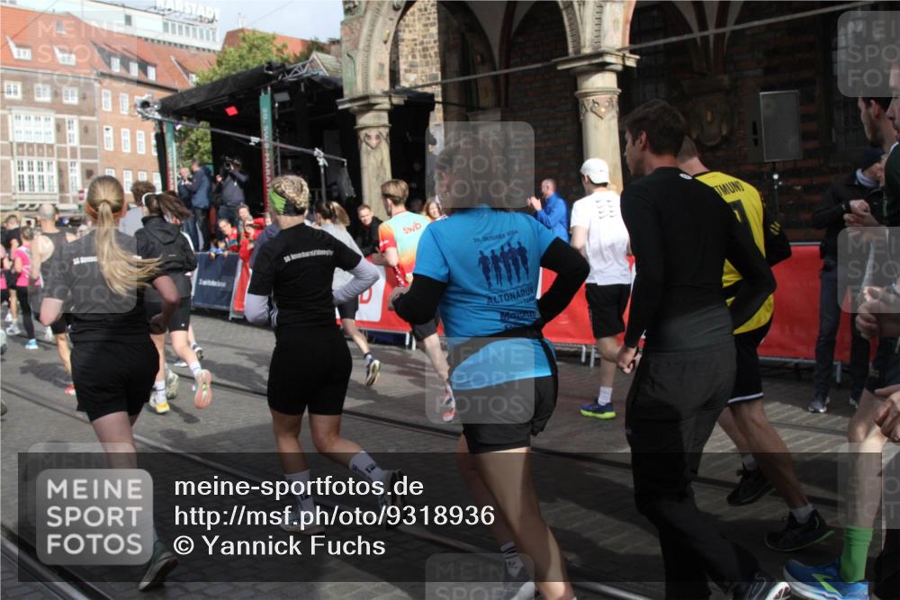05.10.2025 - 20. swb-Marathon Bremen Yannick Fuchs http://msf.ph/oto/9318936 05.10.2025 11:32:56 Ziel  meine-sportfotos.de