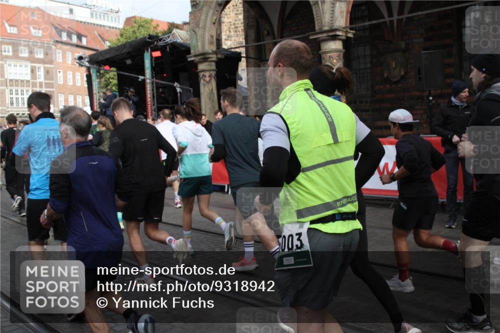 05.10.2025 - 20. swb-Marathon Bremen Yannick Fuchs http://msf.ph/oto/9318942 05.10.2025 11:32:58 Ziel  meine-sportfotos.de