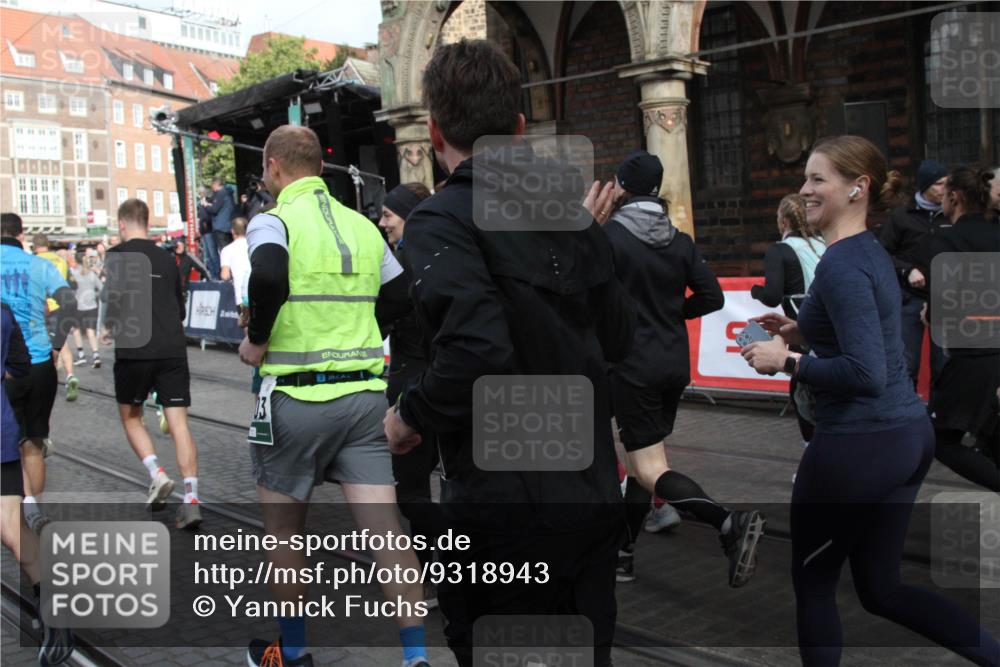 05.10.2025 - 20. swb-Marathon Bremen Yannick Fuchs http://msf.ph/oto/9318943 05.10.2025 11:32:59 Ziel  meine-sportfotos.de