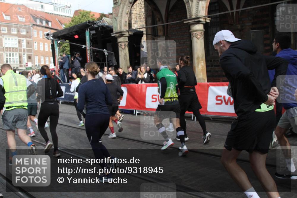 05.10.2025 - 20. swb-Marathon Bremen Yannick Fuchs http://msf.ph/oto/9318945 05.10.2025 11:32:59 Ziel  meine-sportfotos.de