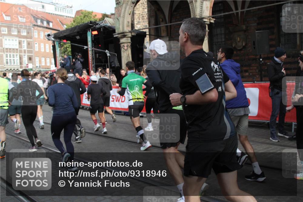 05.10.2025 - 20. swb-Marathon Bremen Yannick Fuchs http://msf.ph/oto/9318946 05.10.2025 11:33:00 Ziel  meine-sportfotos.de