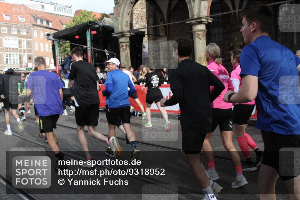 05.10.2025 - 20. swb-Marathon Bremen Yannick Fuchs http://msf.ph/oto/9318952 05.10.2025 11:33:02 Ziel  meine-sportfotos.de