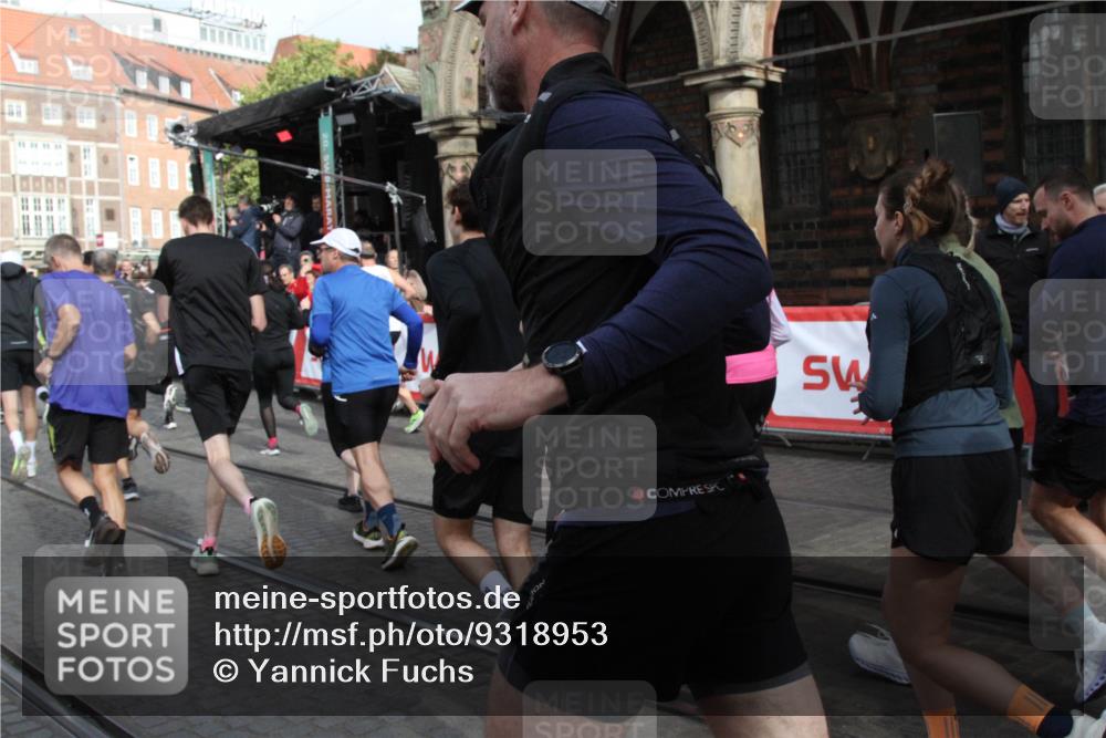 05.10.2025 - 20. swb-Marathon Bremen Yannick Fuchs http://msf.ph/oto/9318953 05.10.2025 11:33:02 Ziel  meine-sportfotos.de