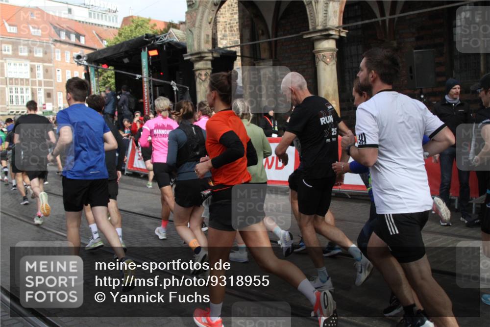 05.10.2025 - 20. swb-Marathon Bremen Yannick Fuchs http://msf.ph/oto/9318955 05.10.2025 11:33:03 Ziel  meine-sportfotos.de