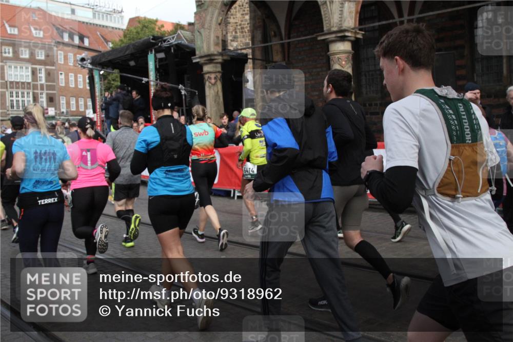 05.10.2025 - 20. swb-Marathon Bremen Yannick Fuchs http://msf.ph/oto/9318962 05.10.2025 11:33:06 Ziel  meine-sportfotos.de