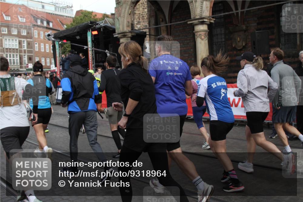 05.10.2025 - 20. swb-Marathon Bremen Yannick Fuchs http://msf.ph/oto/9318964 05.10.2025 11:33:07 Ziel  meine-sportfotos.de