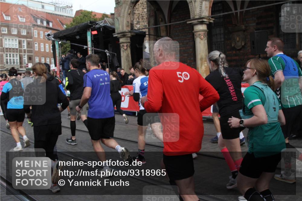 05.10.2025 - 20. swb-Marathon Bremen Yannick Fuchs http://msf.ph/oto/9318965 05.10.2025 11:33:07 Ziel  meine-sportfotos.de