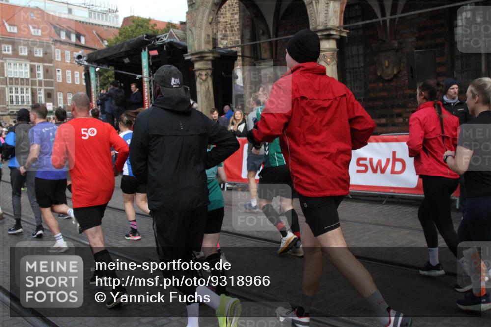 05.10.2025 - 20. swb-Marathon Bremen Yannick Fuchs http://msf.ph/oto/9318966 05.10.2025 11:33:08 Ziel  meine-sportfotos.de