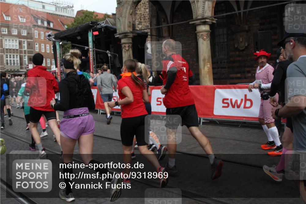 05.10.2025 - 20. swb-Marathon Bremen Yannick Fuchs http://msf.ph/oto/9318969 05.10.2025 11:33:09 Ziel  meine-sportfotos.de