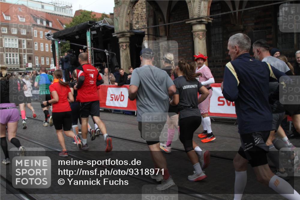 05.10.2025 - 20. swb-Marathon Bremen Yannick Fuchs http://msf.ph/oto/9318971 05.10.2025 11:33:10 Ziel  meine-sportfotos.de